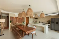 Sunkissed Retreat Ultra Luxury Private Beachfront 5 BRs Pool Villa - baru