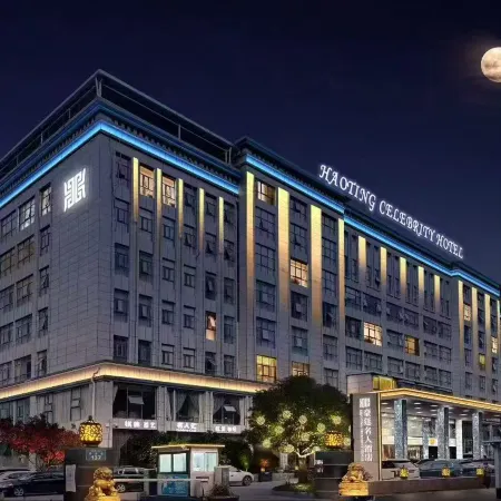 Royale Celebrity Hotel
