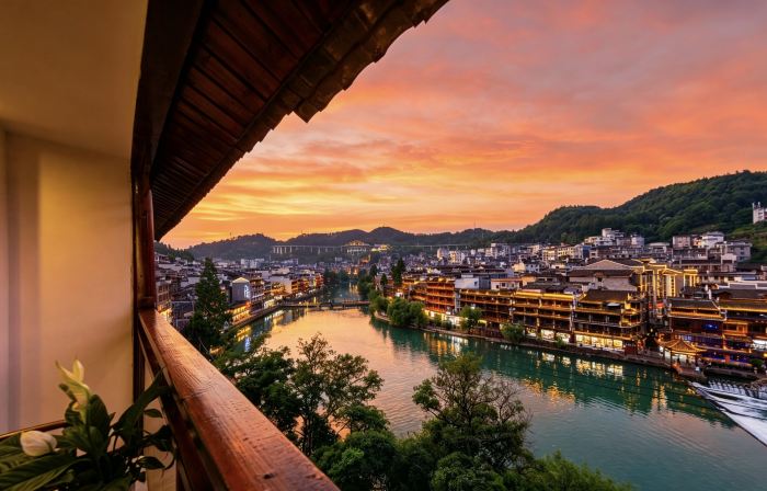 Longqi, Phoenix, waterfront, high end B & B