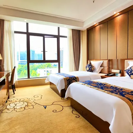 Lakeside Hotel