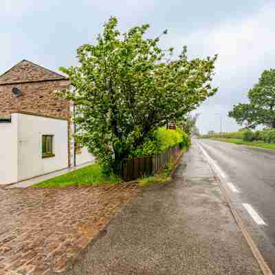 Spacious 3BR House | Sleeps 6 | Parking 4 Cars Hotel Exterior