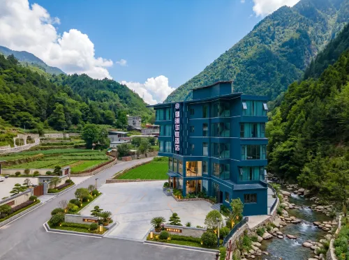 Lixian Bipeng Valley Yulan Huating Hotel