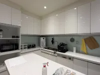 Phoenix Landing: A guesthouse with elevator access, accommodating 4-70 guests. - 애견동반