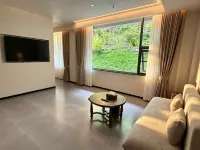 Shanwan Yujing Hotel (Detian Transnational Waterfall Scenic Area) - parking