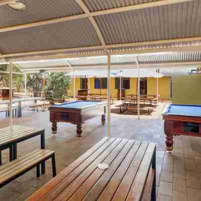 Outback Lodge Hotel Exterior