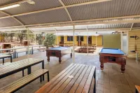 Outback Lodge - Pools