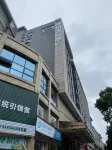 Manzhou International Hotel (Huaihua Zhongfang County People's Government) - parking