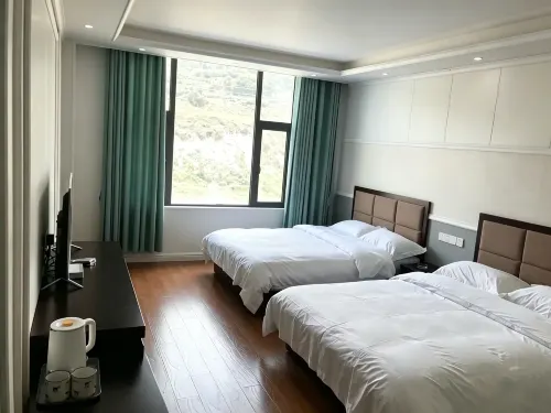 Peizan Yuge Homestay (Huanglong Jiuzhai High-Speed Railway Station) - Inns