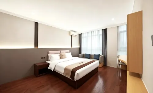 Word Aladdin Hotel (Tengzhou Zhen'ai Mall Railway Station) - موقف سيارات