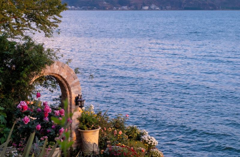 Hushan Yunyin · English Sea View Garden Resort Manor (Shuanglang Erhai Store)