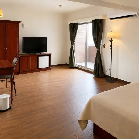 Pop Holiday Suite