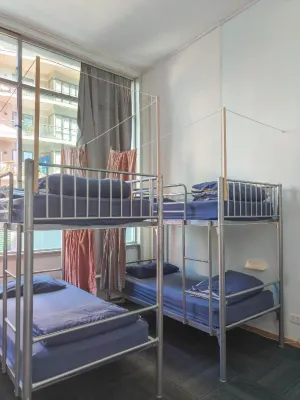 Metro Adventurer Backpackers - Hostels