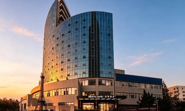 Mercure Qingdao Zhanqiao Seaview Hotel