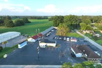 Imperial Motel Near Marion HWY 76 - parking