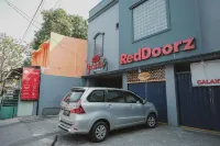 RedDoorz near RSUD Koja - guesthouses