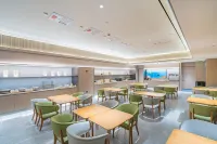 Starway Hotel (Changji Dongfang Plaza)