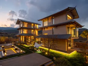 October Wild Luxury Villa Hotel