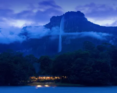 Campamento Canaima Hoteles en Canaima