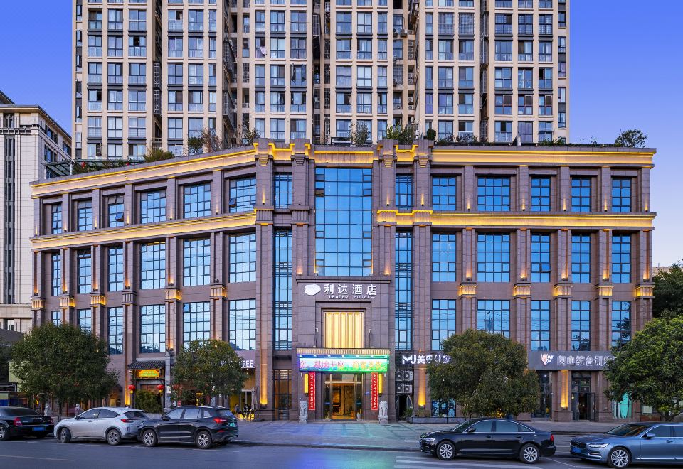 Leader Hotel - Housity
