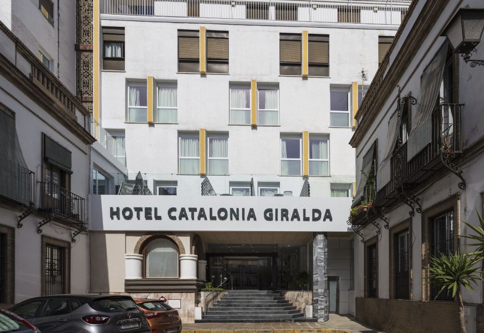 Hotel Catalonia GiraldaOver view