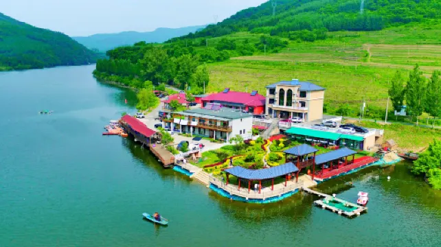 kuandianfujungjiudian