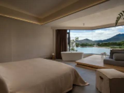 VENTO · Sunlit Golden Peak Lake View Vacation Hotel Hotels in Lijiang