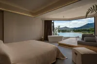 VENTO · Sunlit Golden Peak Lake View Vacation Hotel 束河古鎮周辺のホテル