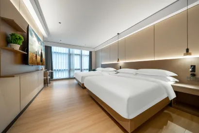 Shengshi Time Hotel (Chongqing Jiefangbei Pedestrian Street)