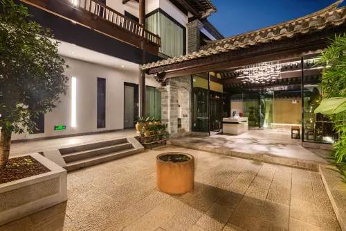 Jianshui · Jing Su Tao Ran Xi Xin Xiao Zhu (Zitao Town) - Pools