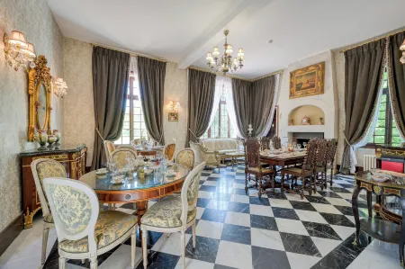 Le Petit Château de Barbizon au Bois du Mée Отели рядом с достопримечательностью «Rousseau's House-cum-Studio (Maison-Atelier Theodore Rousseau)»