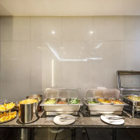Yiju City Hotel (Yilong Branch)