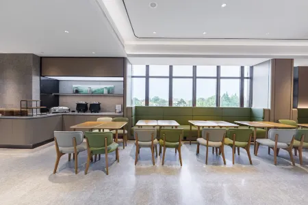 JIHotel(Shanghai Tangzhen subway station store) Отели рядом с достопримечательностью «Shanghai Pudong New Area Administration Institute»