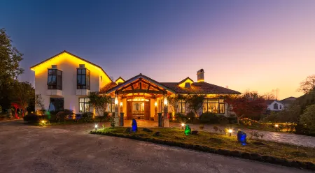 Huangshan Nagu RV Parent-child Italian Light Luxury Holiday Manor (Tunxi Old Street Branch) Отели рядом с достопримечательностью «Huangshan Vocational and Technical College - Department of Industry and Trade»