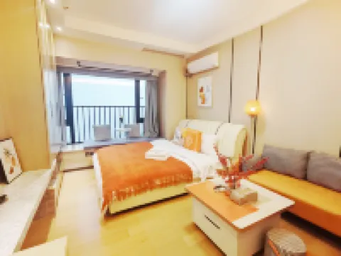 Kaisheng Boutique Holiday Apartment (Guangzhou South Railway Station Hanxi Changlong Subway Station) Hotels near Panyu District