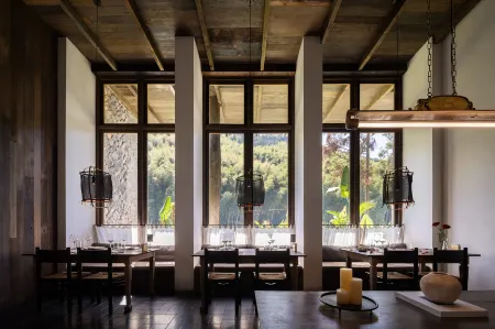 Murka Hotel Отели рядом с достопримечательностью «Crouching Dragon Tree»