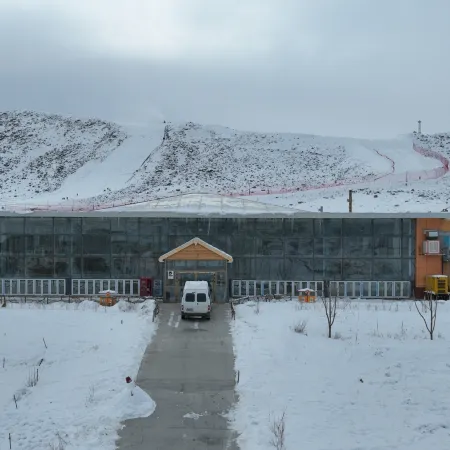 Lanxi Bieyuan Homestay (Qinggeli Langshan International Ski Resort)