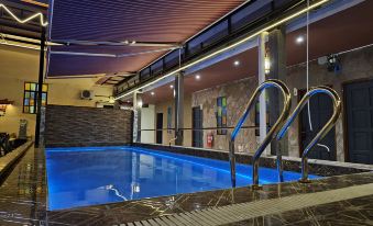 THE CENTURY HOTEL (George Town)