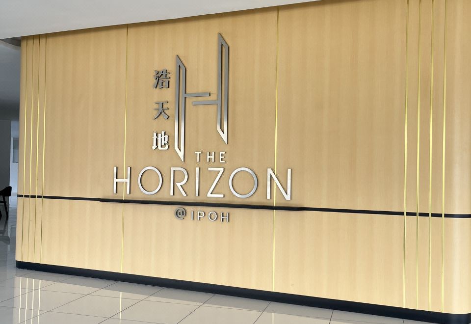 3. The Hori..