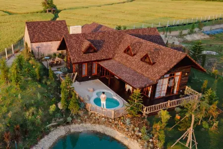 Pine Village Отели рядом с достопримечательностью «Chiangmai CAD Khomloy Sky Lantern Festival»