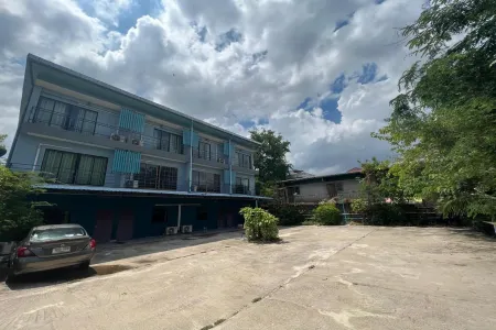 V Tharm Hotel Отели рядом со станцией Udon Thani