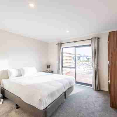 Mirror Lake Apartment Rooms