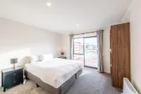 Mirror Lake Apartment