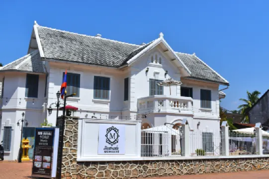 MONSANE VILLA Hoteles cerca de Wat Mai