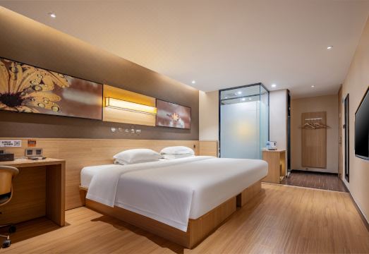 IU 호텔 깔끔한 침실