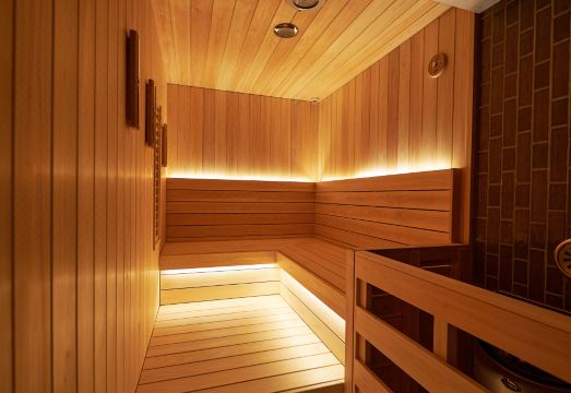 1. 위베이스 호스텔..