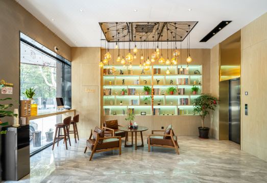 3. 웨이팅 호텔 (..