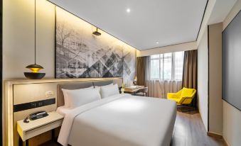 Wanhe Zhizhen Hotel (Shanghai Sun Moonlight Dapuqiao Subway Station)