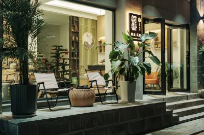 Qiwu Homestay (Jianshui Ancient City Small Train Branch) 오룡호 도시공원 주변 호텔