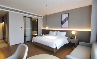 Liyi Hotel(Harbin Wufujing First Affiliated Hospital Group Li District Metro Station Store)