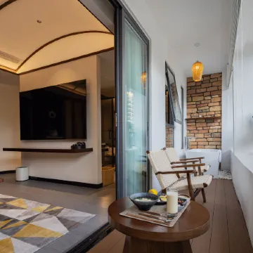 Quxiang Yazhu · Design City Private Hot Spring Homestay (Quyuan's Hometown)